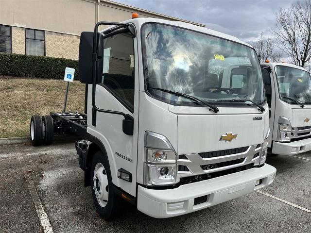 2025 Chevrolet Low Cab Forward 4500 Vehicle Photo in ALCOA, TN 37701-3235