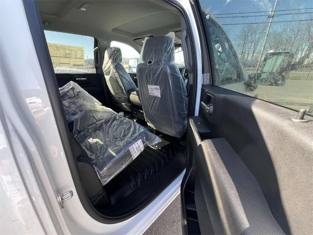 2024 Chevrolet Silverado 3500 HD Chassis Cab Vehicle Photo in ALCOA, TN 37701-3235