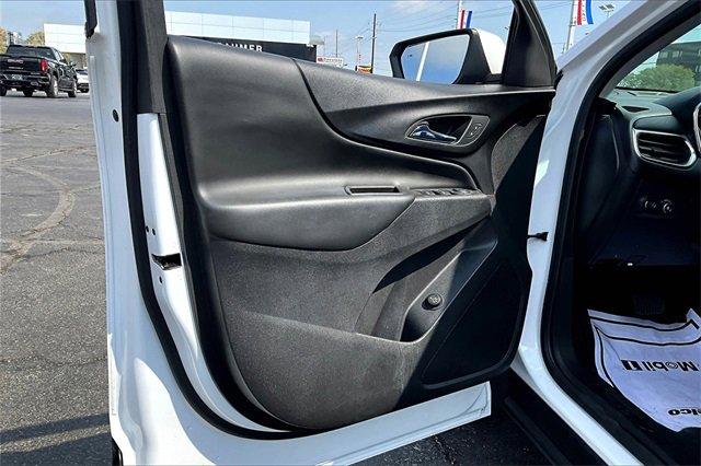 2022 Chevrolet Equinox Vehicle Photo in TOPEKA, KS 66609-0000