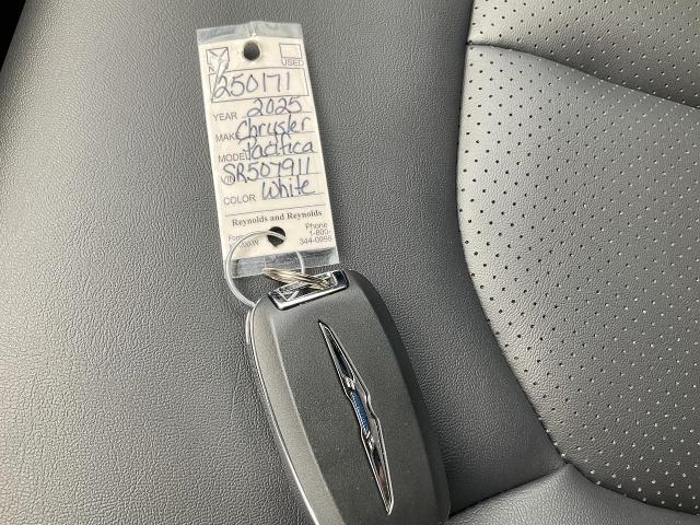 2025 Chrysler Pacifica Vehicle Photo in Oshkosh, WI 54901