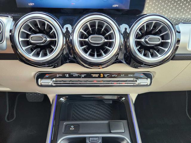 2025 Mercedes-Benz GLB Vehicle Photo in HOUSTON, TX 77079