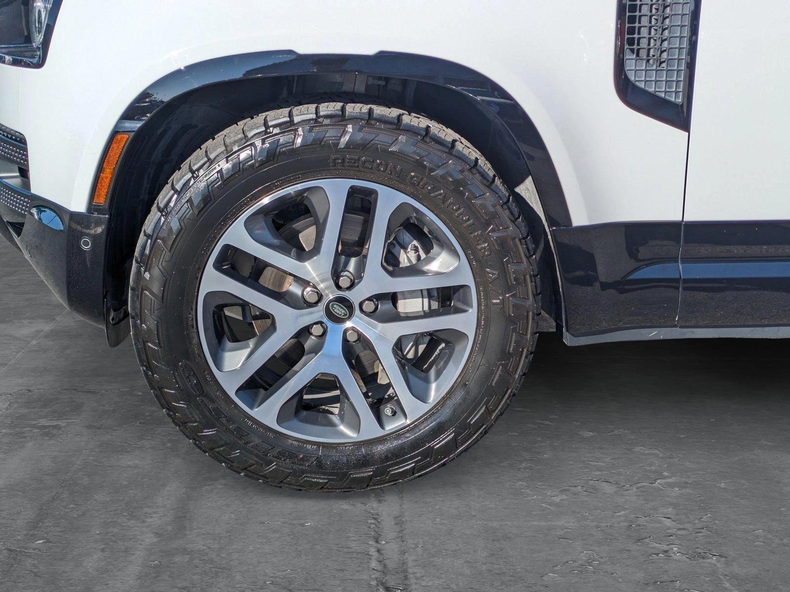 2024 Land Rover Defender Vehicle Photo in Tampa, FL 33614