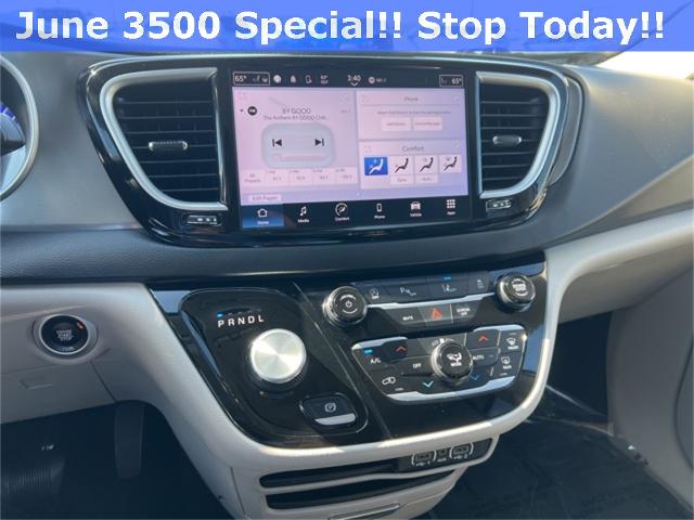 2023 Chrysler Pacifica Vehicle Photo in GREEN BAY, WI 54304-5303