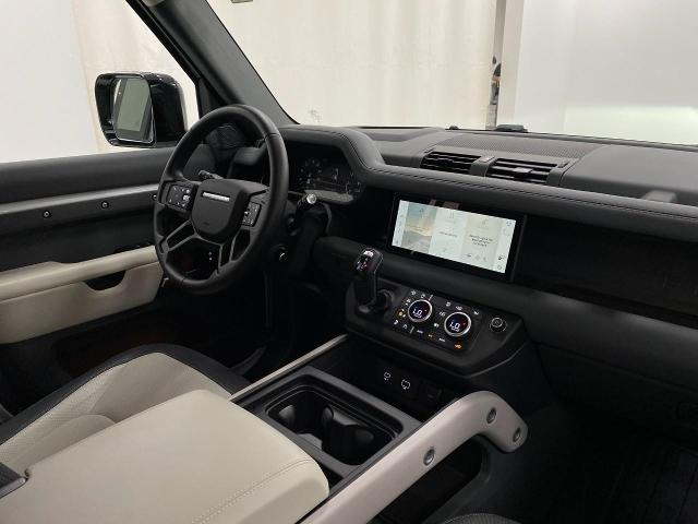2024 Defender Vehicle Photo in Appleton, WI 54913