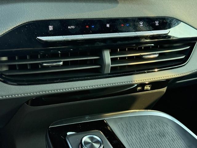 2026 Buick Enclave Vehicle Photo in COLUMBIA, MO 65203-3903