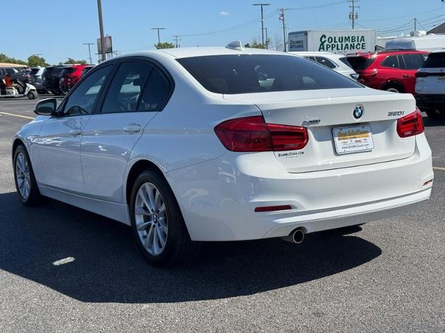 2018 BMW 320i xDrive Vehicle Photo in COLUMBIA, MO 65203-3903