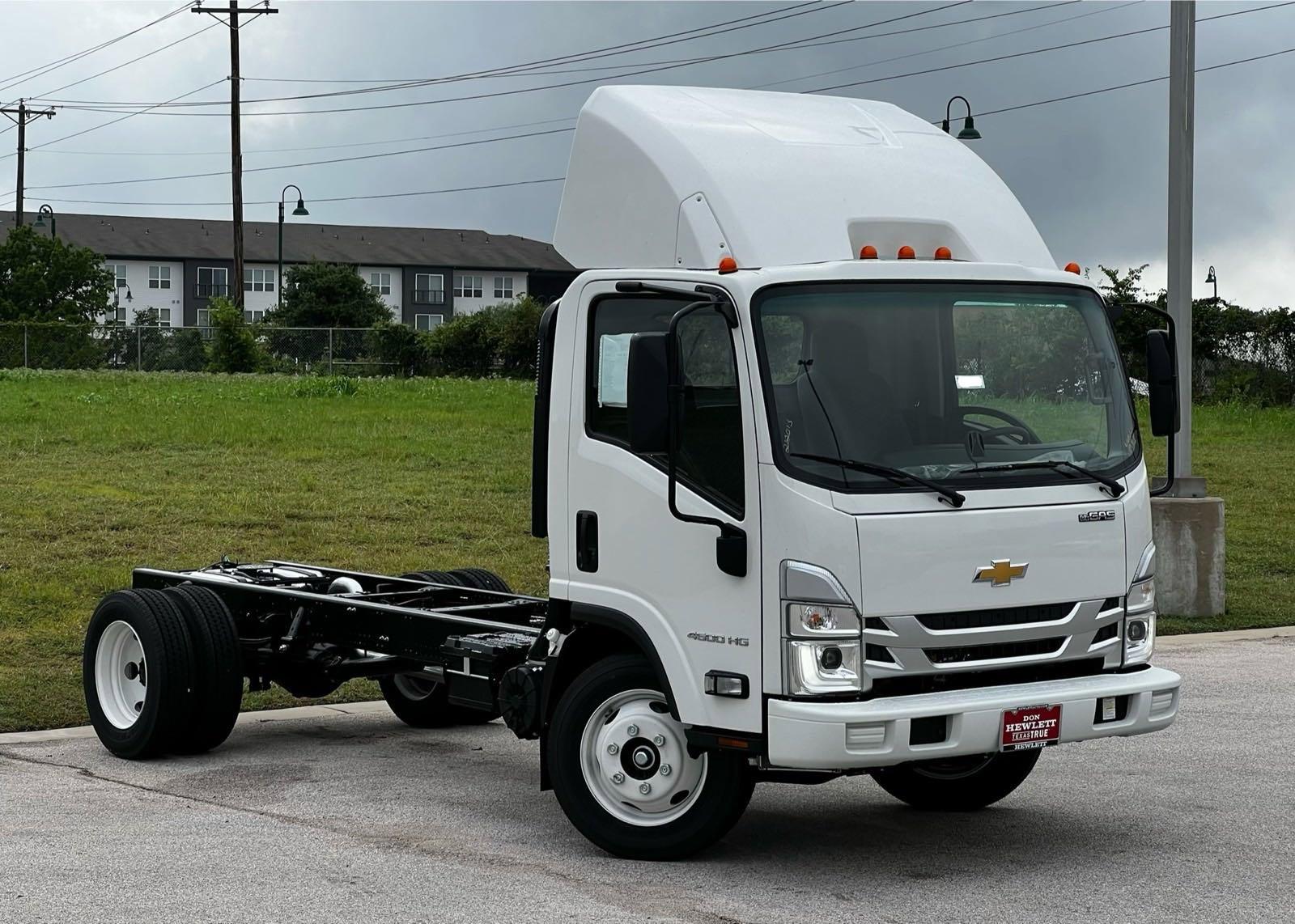 2025 Chevrolet Low Cab Forward 4500 Vehicle Photo in GEORGETOWN, TX 78626-7508