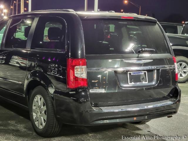 2016 Chrysler Town & Country Vehicle Photo in OAK LAWN, IL 60453-2517