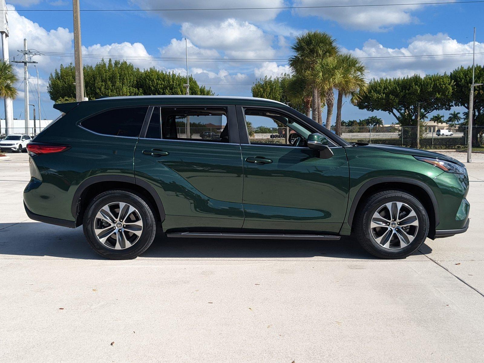 2023 Toyota Highlander Vehicle Photo in Davie, FL 33331