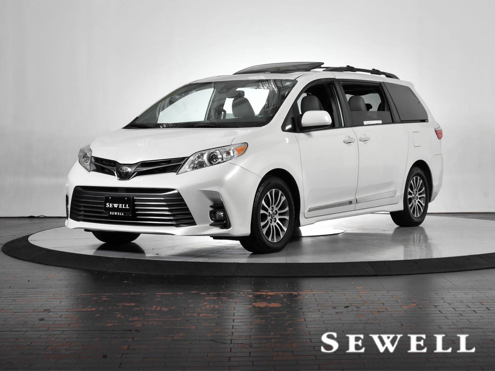 2019 Toyota Sienna Vehicle Photo in DALLAS, TX 75235