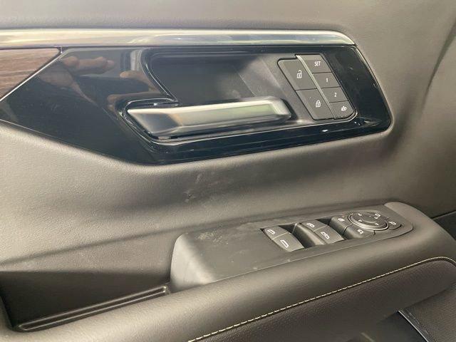 2025 Chevrolet Suburban Vehicle Photo in PHOENIX, AZ 85014-3381