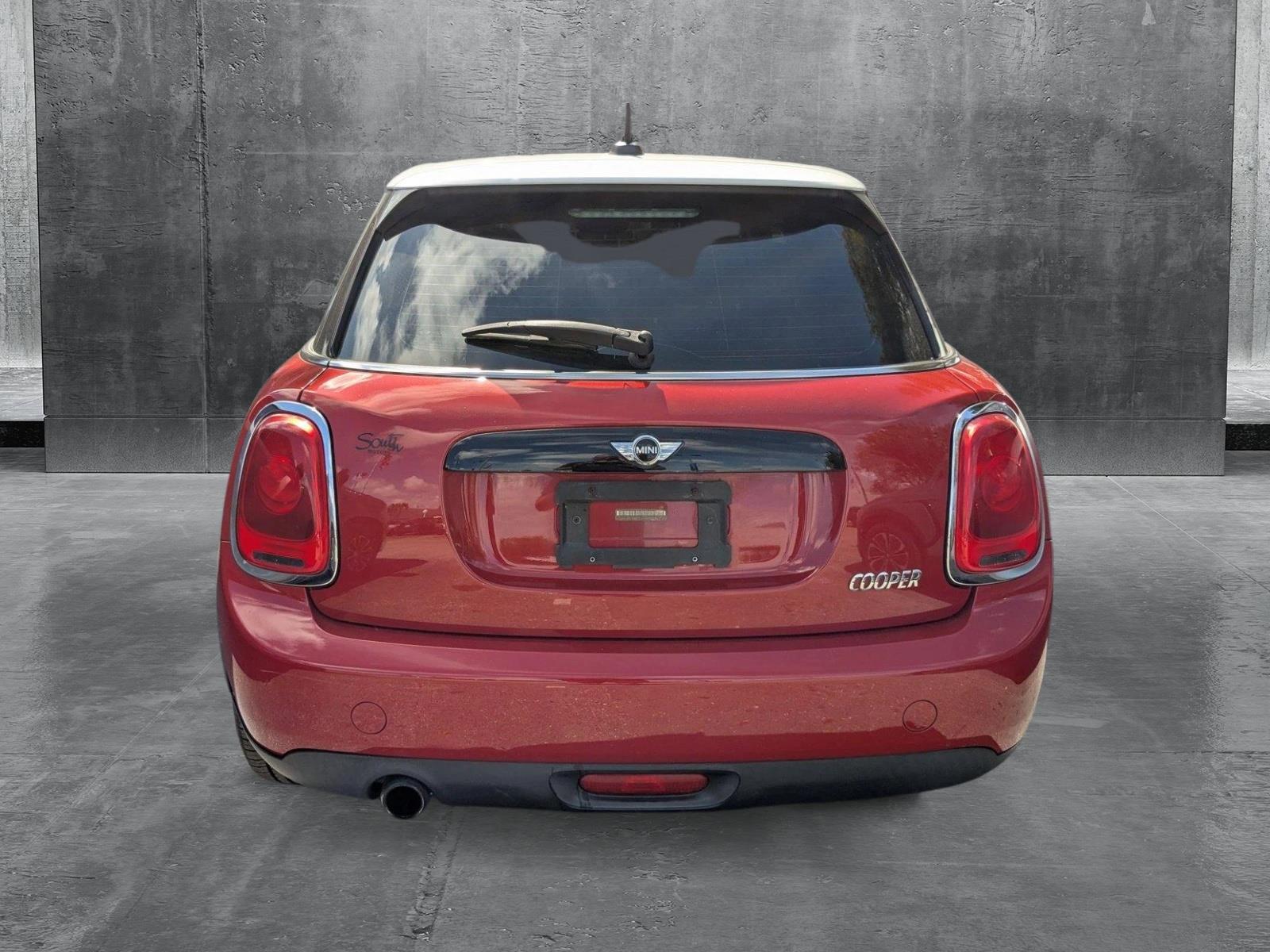 2016 MINI Cooper Hardtop 4 Door Vehicle Photo in MIAMI, FL 33134-2699