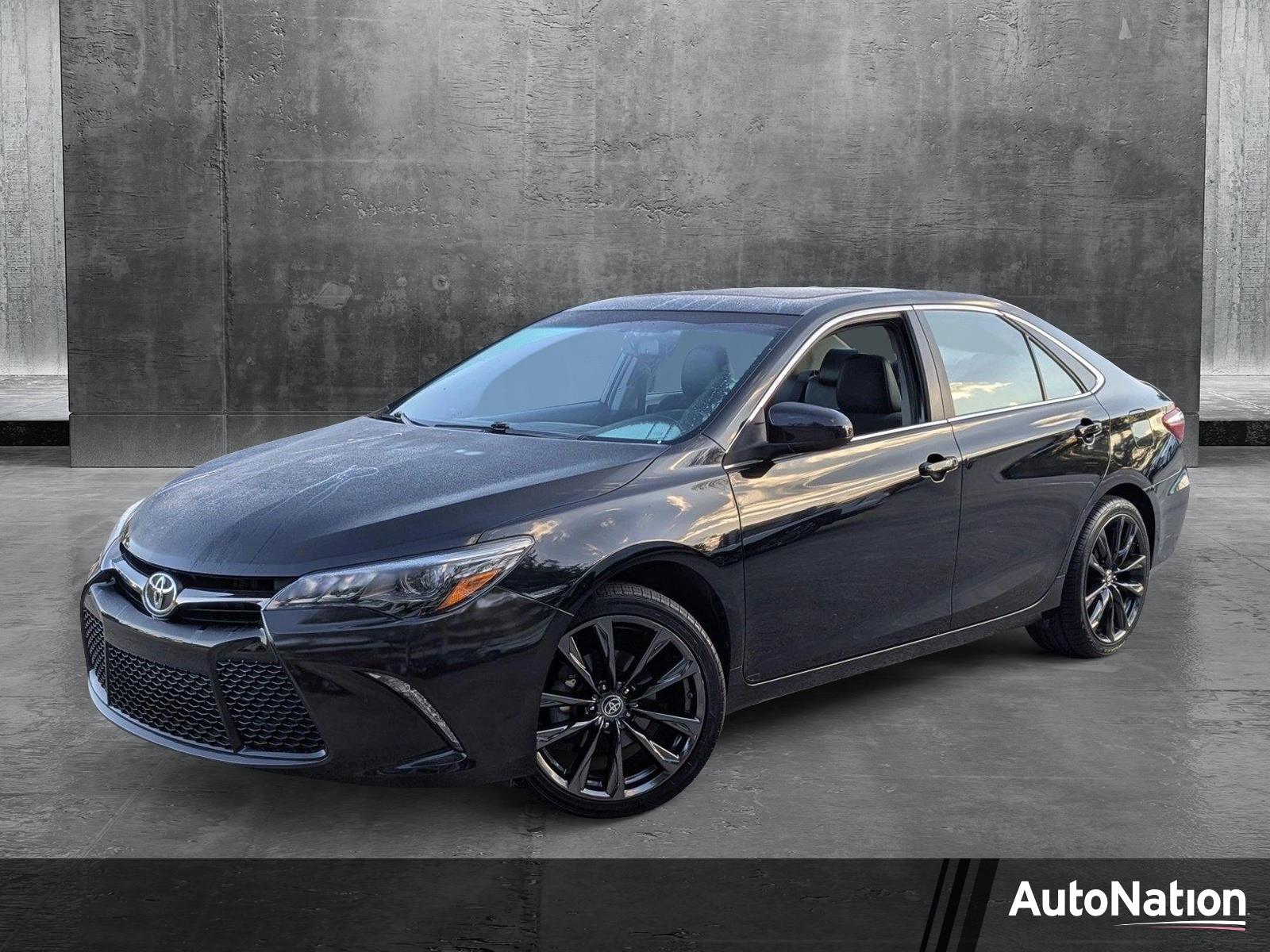 2015 Toyota Camry Vehicle Photo in PEMBROKE PINES, FL 33024-6534