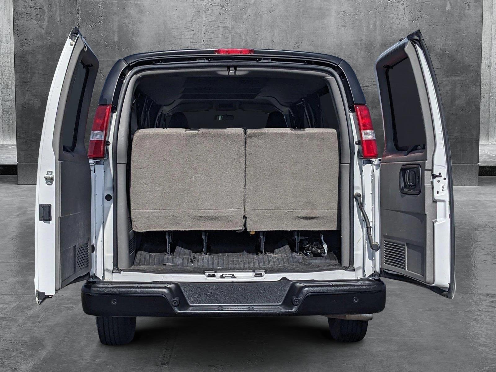 2023 GMC Savana Passenger 3500 Vehicle Photo in HOUSTON, TX 77034-5009