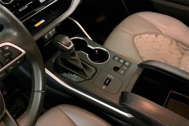 2023 Toyota Highlander Vehicle Photo in Lees Summit, MO 64086