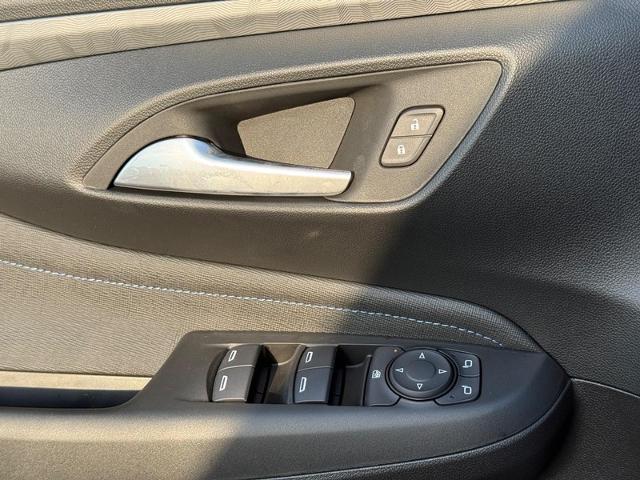 2025 Buick Envista Vehicle Photo in COLUMBIA, MO 65203-3903
