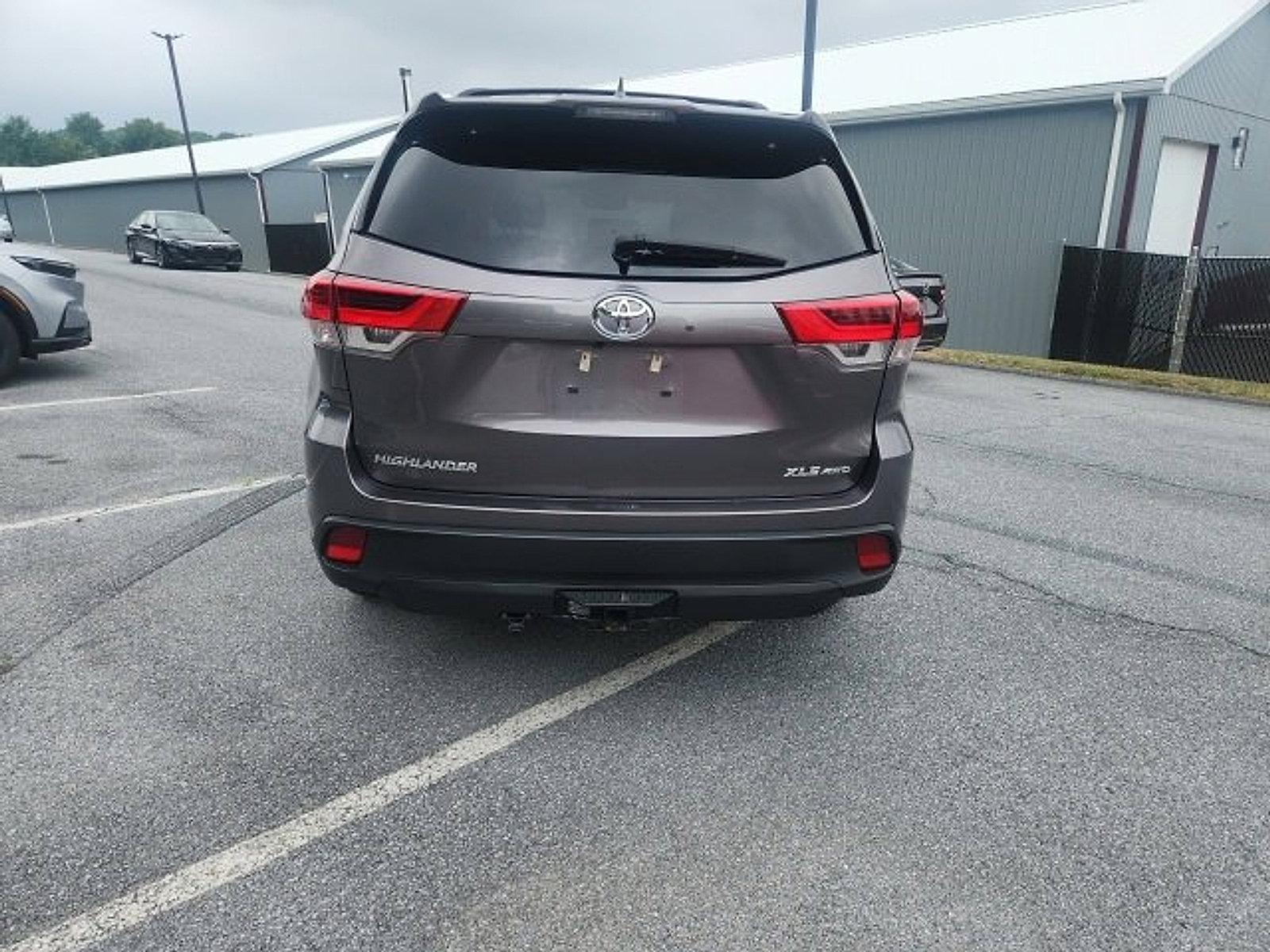 2019 Toyota Highlander Vehicle Photo in Harrisburg, PA 17111