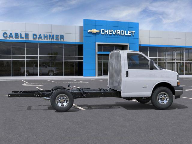 2025 Chevrolet Express Commercial Cutaway Vehicle Photo in TOPEKA, KS 66609-0000