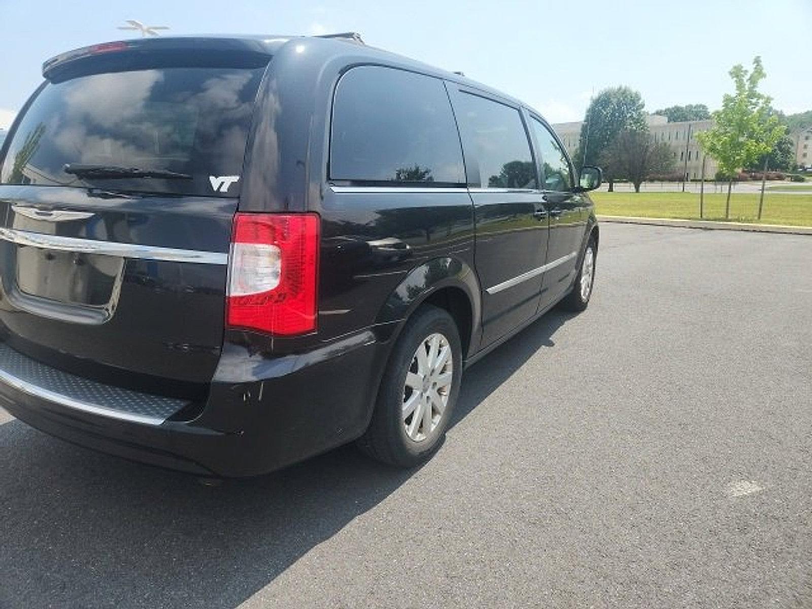 2016 Chrysler Town & Country Vehicle Photo in Harrisburg, PA 17111