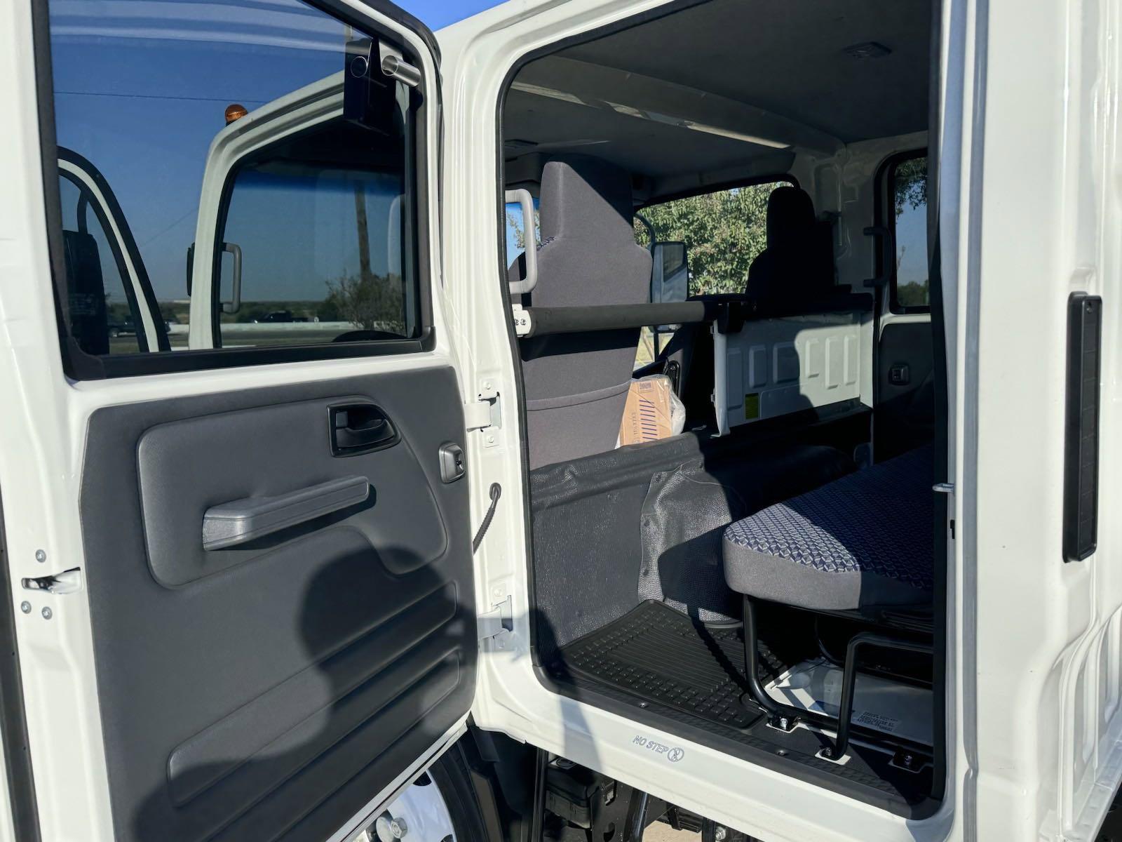 2025 Chevrolet Low Cab Forward 5500 XG Vehicle Photo in GEORGETOWN, TX 78626-7508