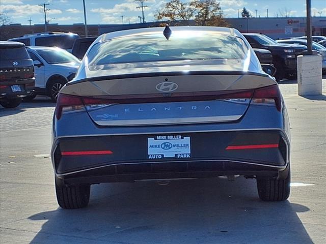 2025 Hyundai ELANTRA Vehicle Photo in Peoria, IL 61615