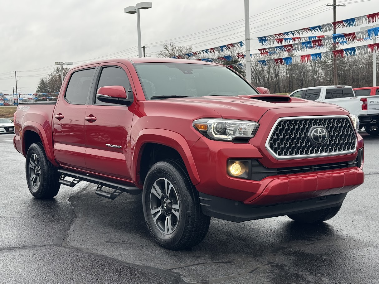 2019 Toyota Tacoma 4WD Vehicle Photo in BOONVILLE, IN 47601-9633