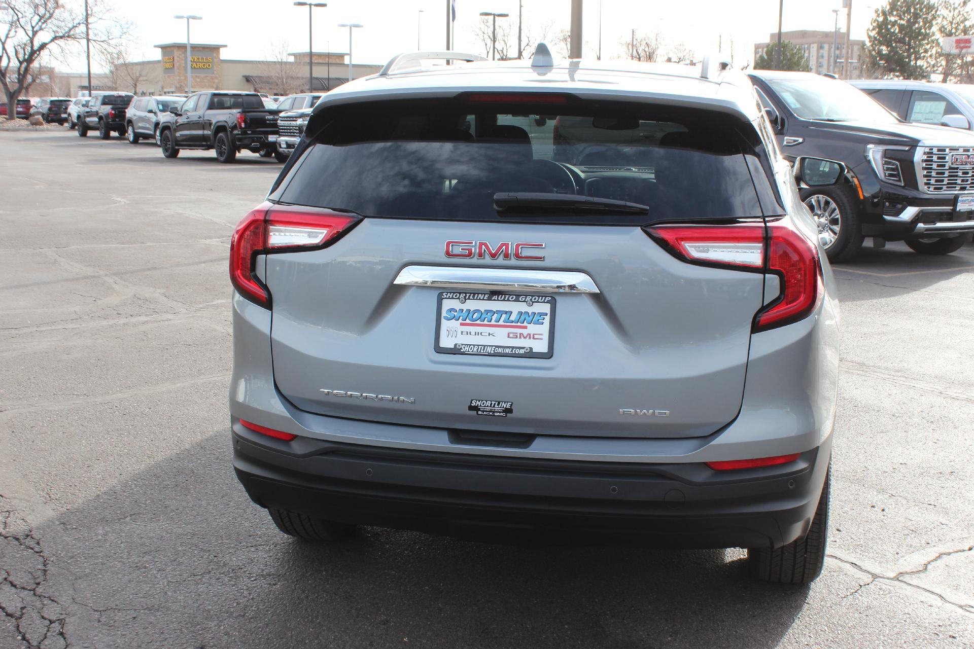 2024 GMC Terrain Vehicle Photo in AURORA, CO 80012-4011