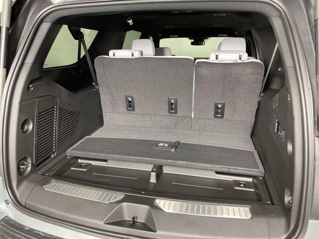 2025 Chevrolet Suburban Vehicle Photo in PHOENIX, AZ 85014-3381