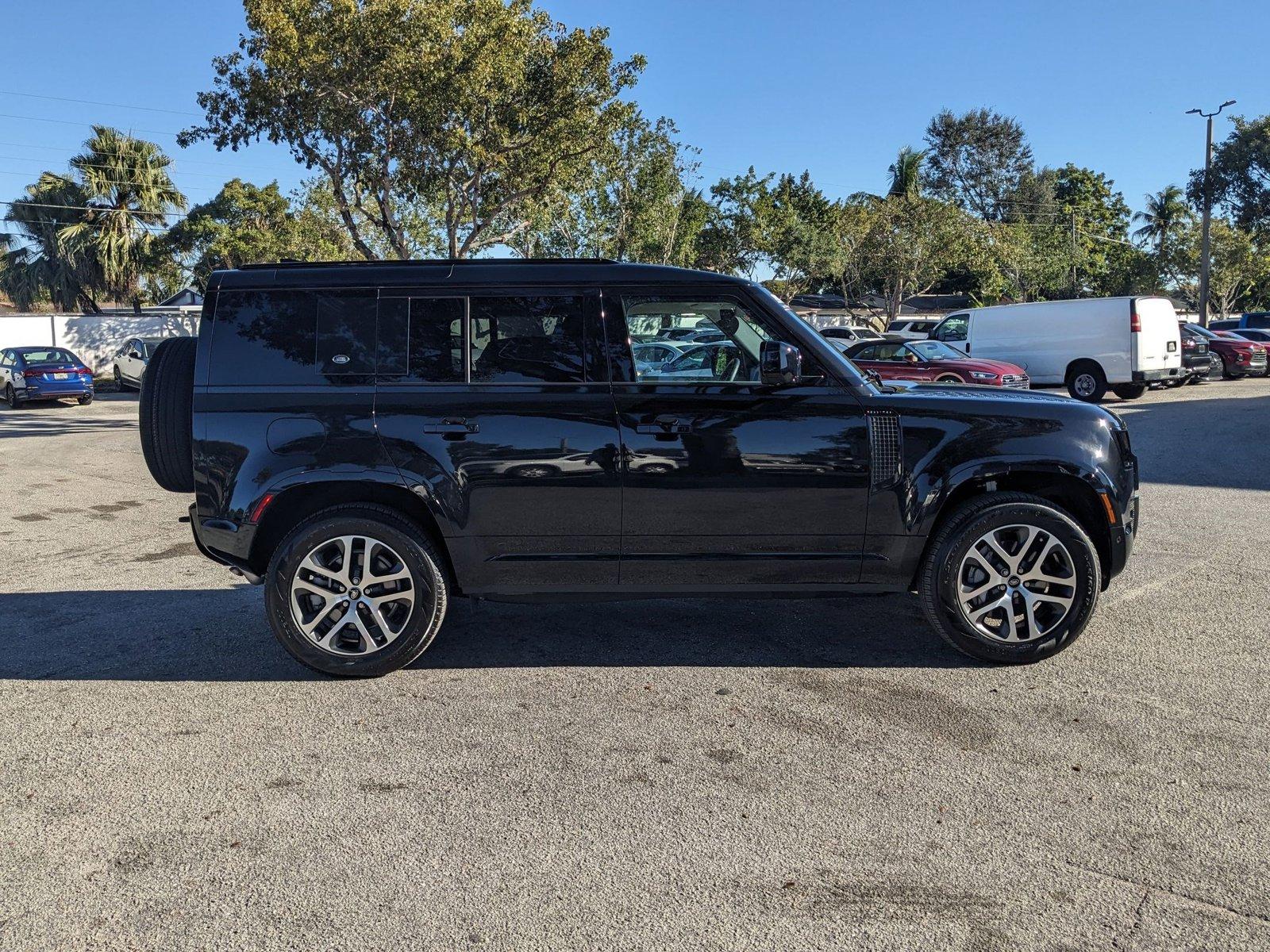 2024 Land Rover Defender Vehicle Photo in GREENACRES, FL 33463-3207