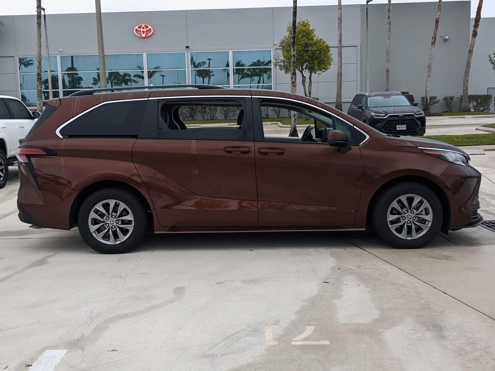 2022 Toyota Sienna Vehicle Photo in Davie, FL 33331