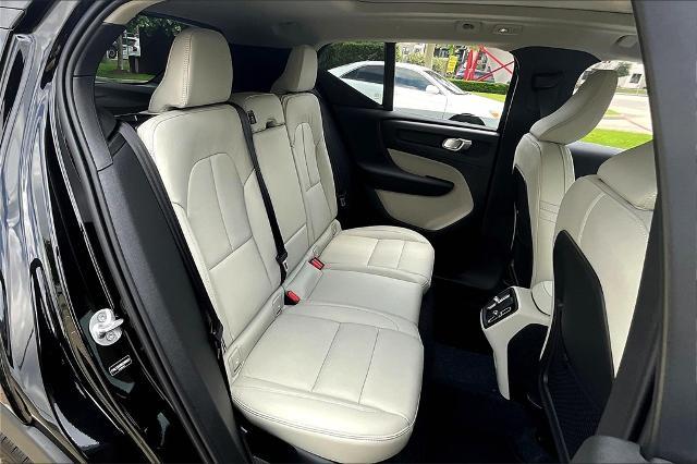 2025 Volvo XC40 Vehicle Photo in Houston, TX 77007