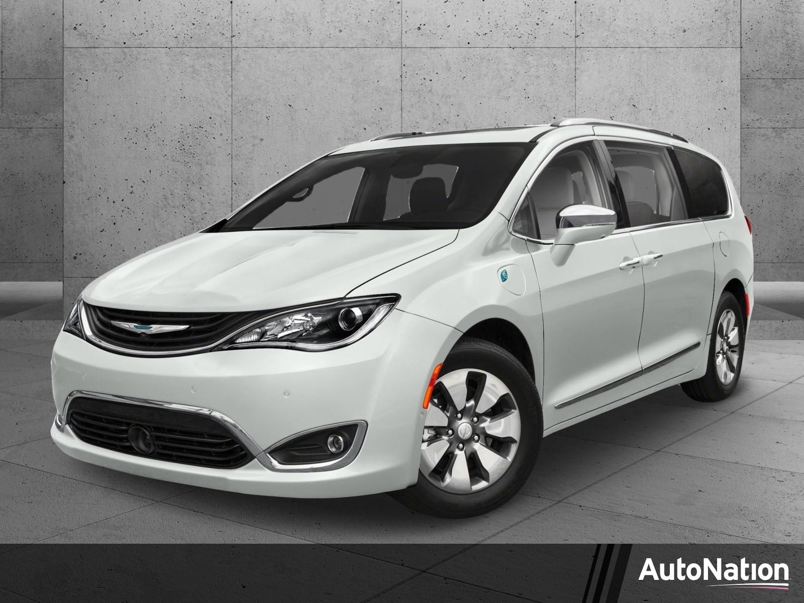 2018 Chrysler Pacifica Vehicle Photo in Valencia, CA 91355