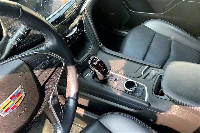 2022 Cadillac XT5 Vehicle Photo in TOPEKA, KS 66609-0000
