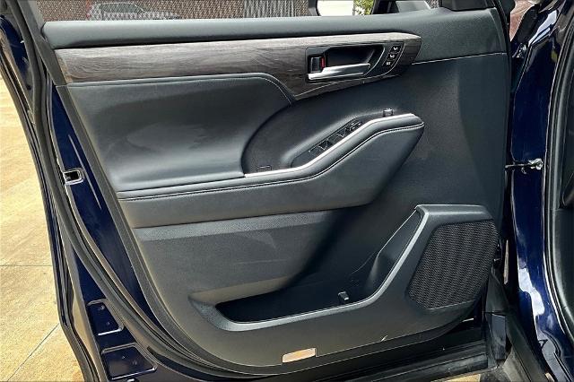 2022 Toyota Highlander Vehicle Photo in Houston, TX 77007