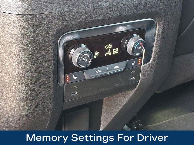 2025 Chevrolet Suburban Vehicle Photo in DANBURY, CT 06810-5034