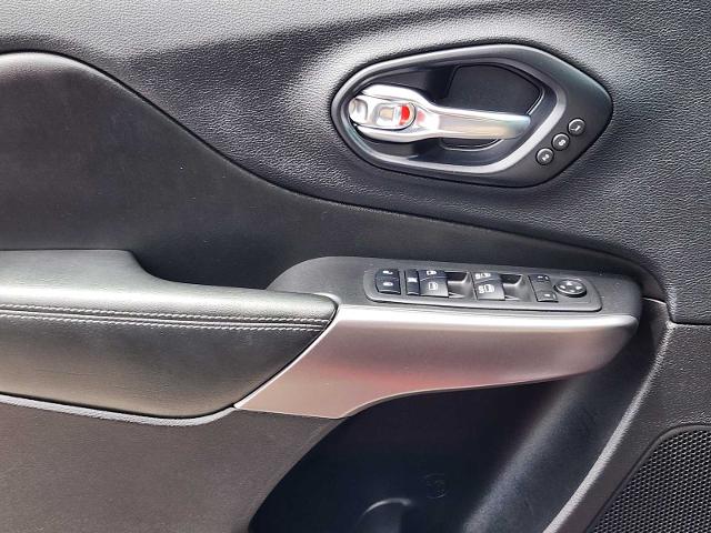 2019 Jeep Cherokee Vehicle Photo in DENTON, TX 76210-9321