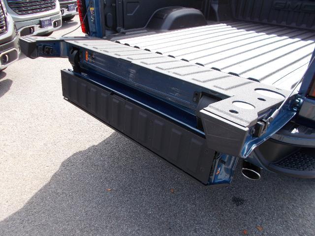 2025 GMC Sierra 2500 HD Vehicle Photo in LOWELL, MA 01852-4336