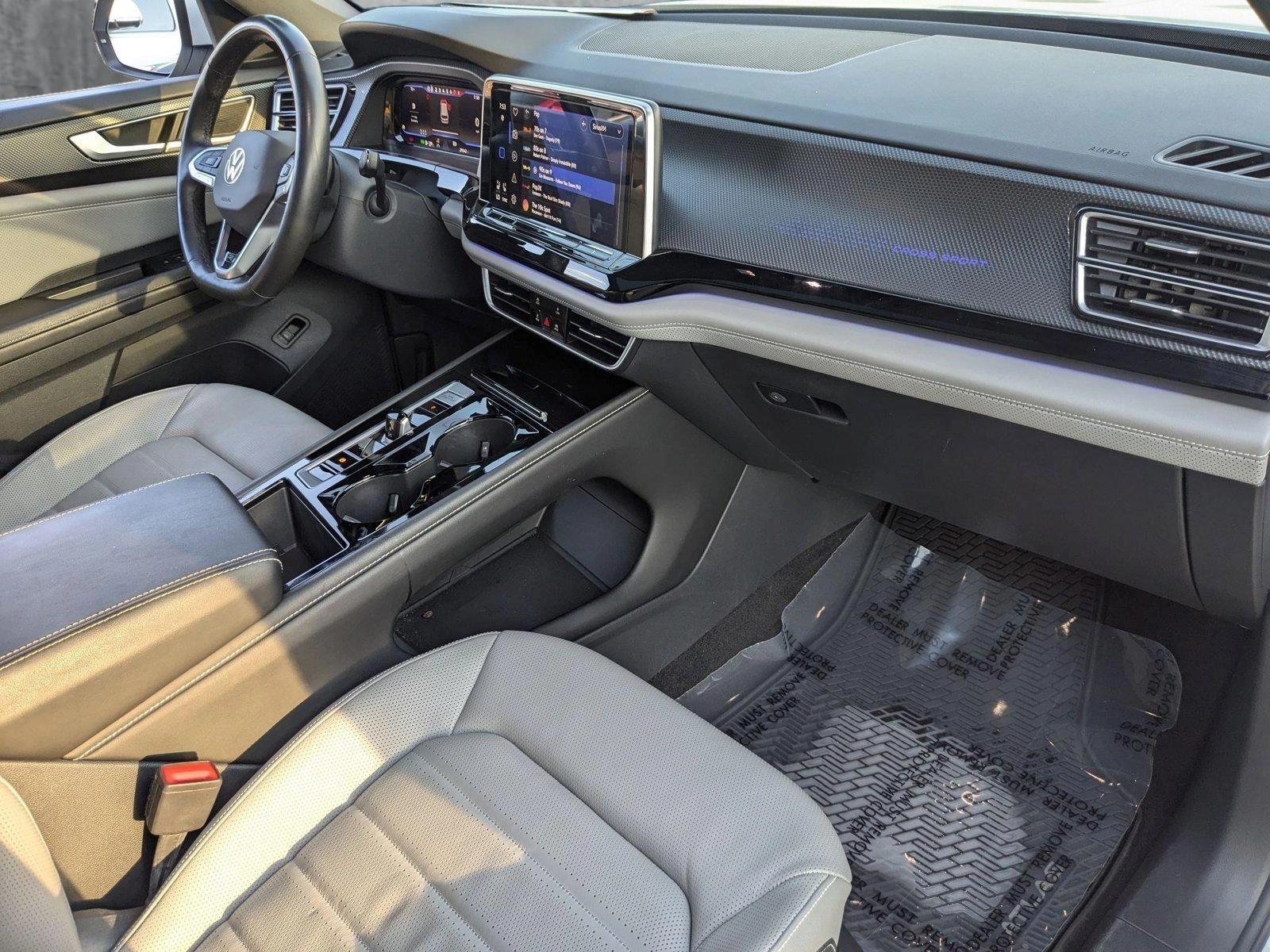 2024 Volkswagen Atlas Cross Sport Vehicle Photo in MIAMI, FL 33134-2699
