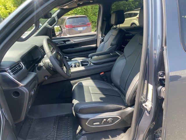2024 Jeep Wagoneer L Vehicle Photo in Doylsetown, PA 18901