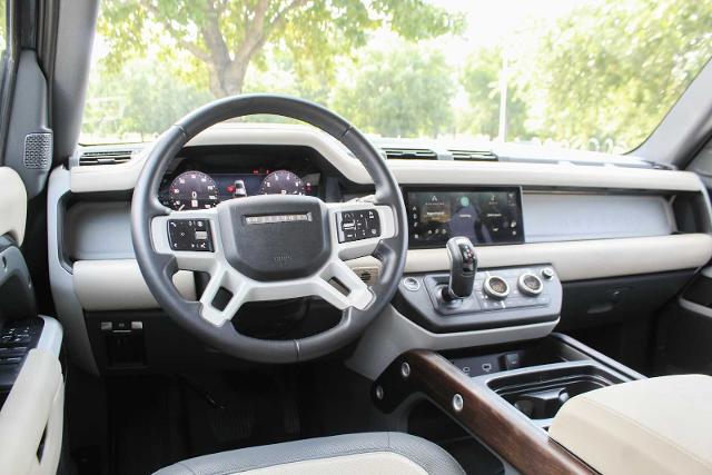 2024 Defender Vehicle Photo in HOUSTON, TX 77090