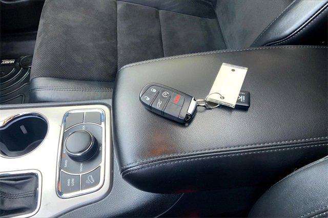2019 Jeep Grand Cherokee Vehicle Photo in TOPEKA, KS 66609-0000