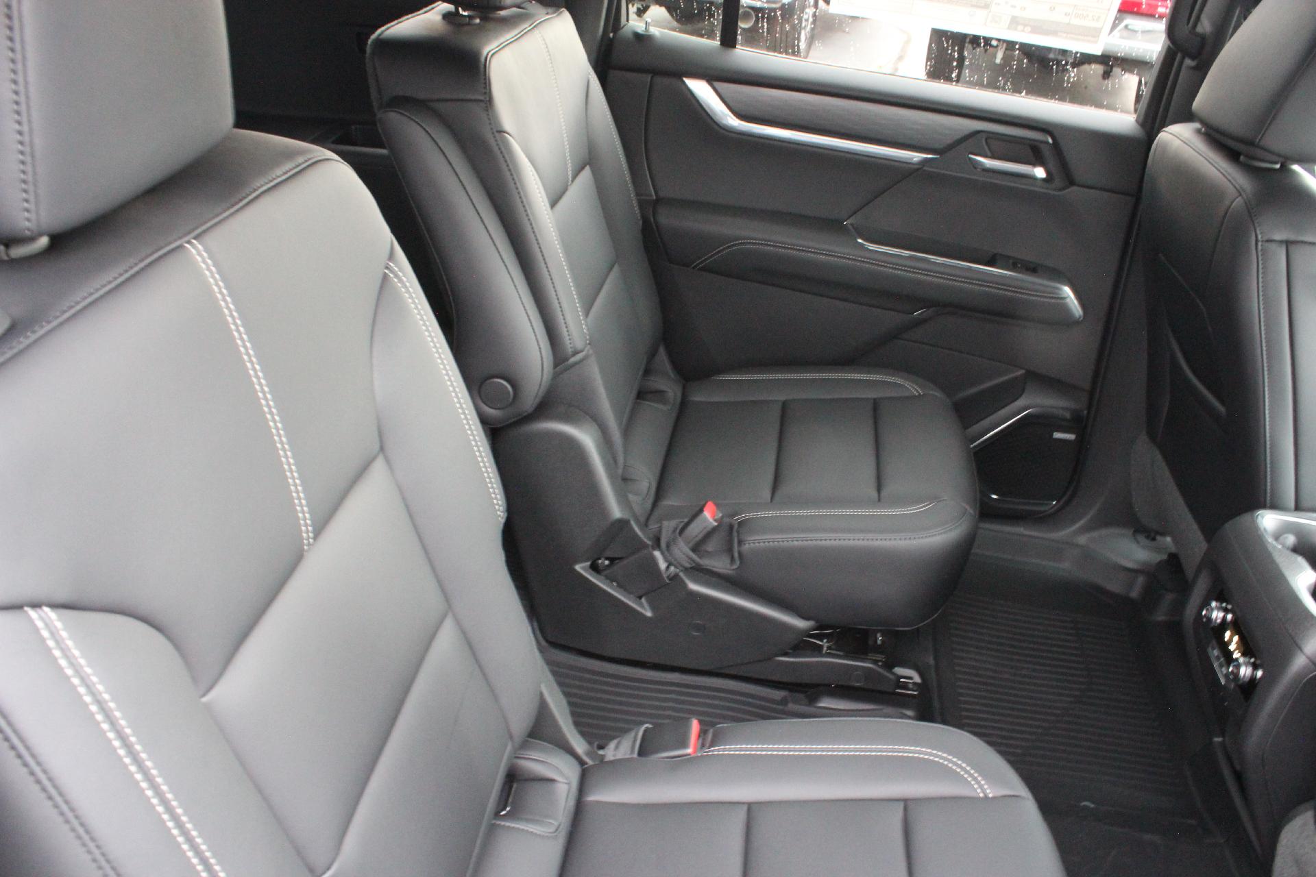 2025 GMC Acadia Vehicle Photo in AURORA, CO 80012-4011