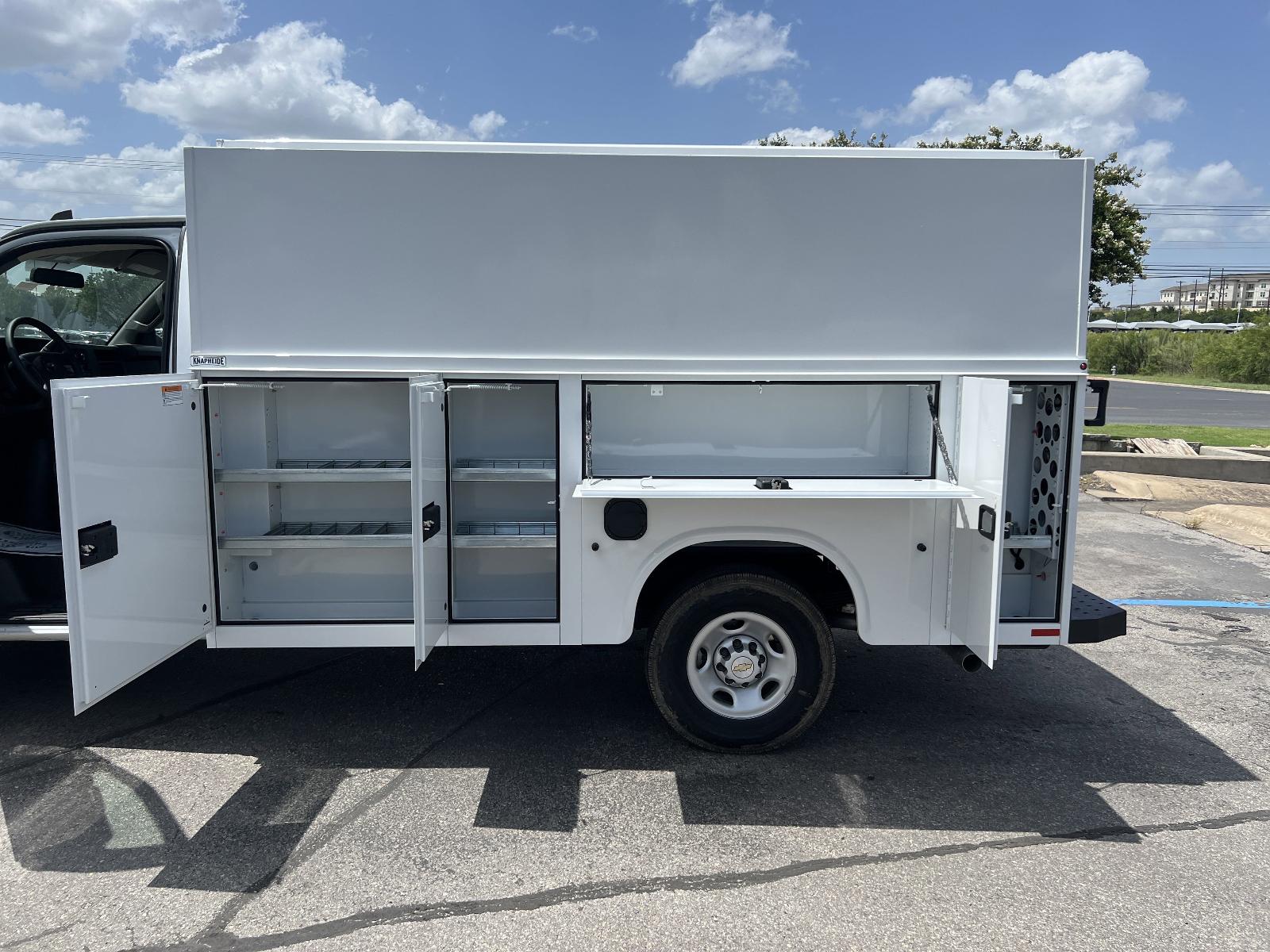 2025 Chevrolet Express Cutaway 3500 Vehicle Photo in GEORGETOWN, TX 78626-7508