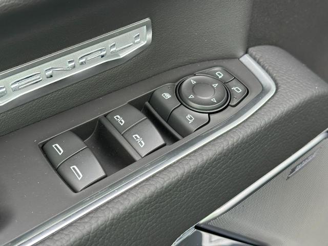 2025 GMC Sierra 1500 Vehicle Photo in COLUMBIA, MO 65203-3903