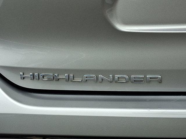 2024 Toyota Highlander Vehicle Photo in Philadelphia, PA 19116