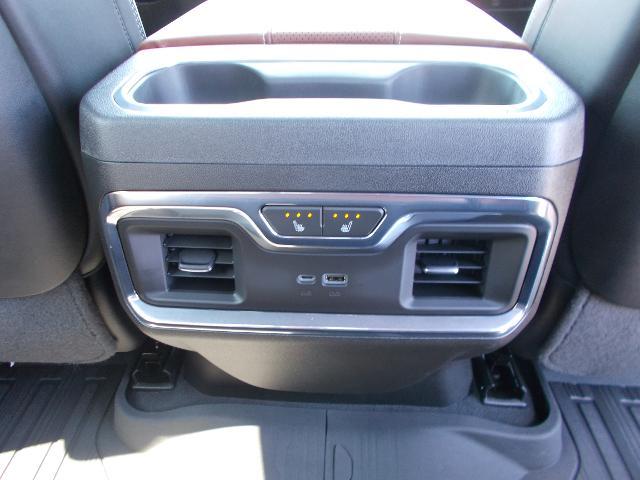 2024 GMC Sierra 2500 HD Vehicle Photo in LOWELL, MA 01852-4336