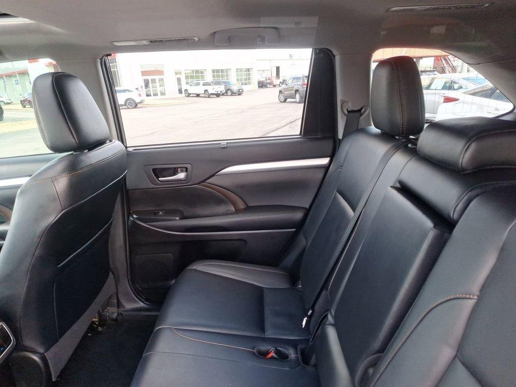 2019 Toyota Highlander Vehicle Photo in Marion, IA 52302