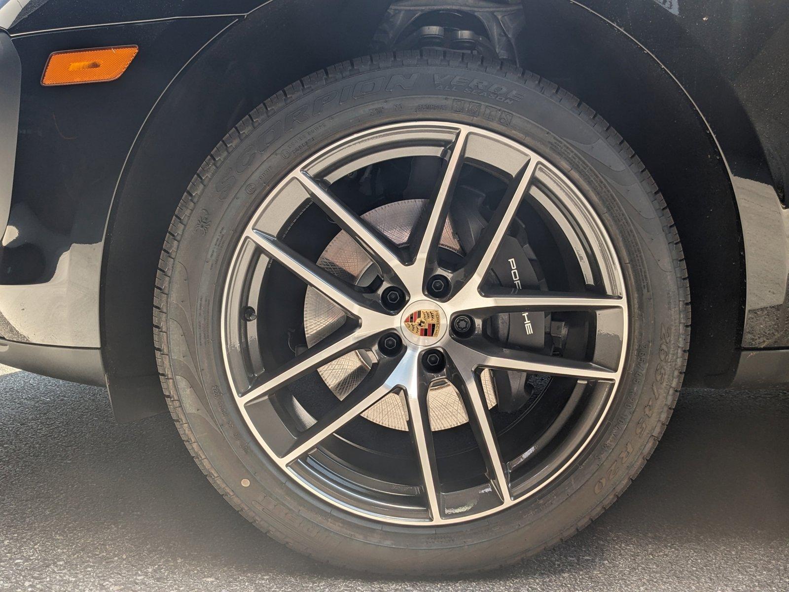 2024 Porsche Macan Vehicle Photo in Towson, MD 21204