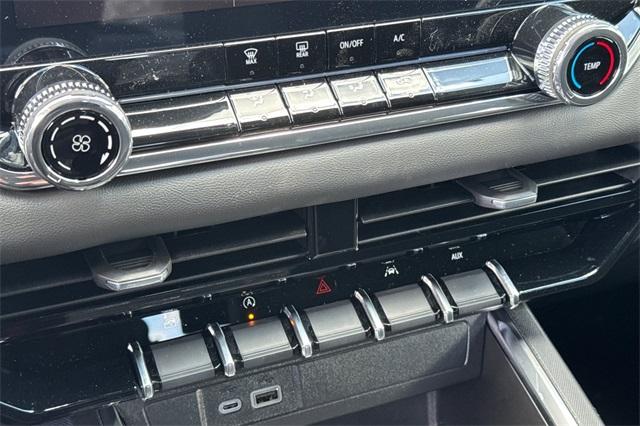 2025 GMC Canyon Vehicle Photo in ELK GROVE, CA 95757-8703