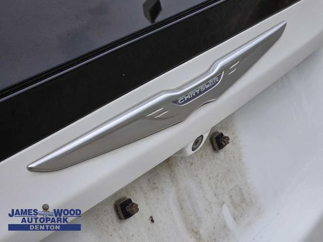 2017 Chrysler Pacifica Vehicle Photo in DENTON, TX 76210-9321